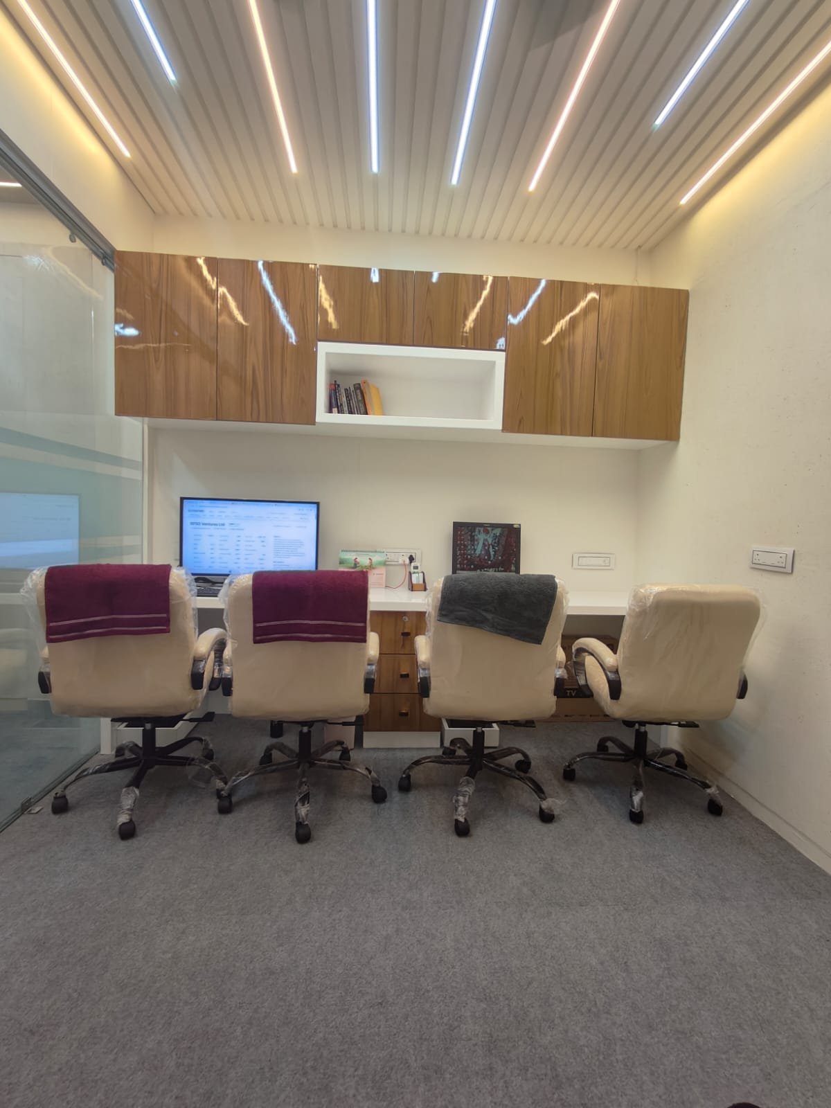 Arisse Wealth Advisory office interior — workstations, Chandkheda Ahmedabad